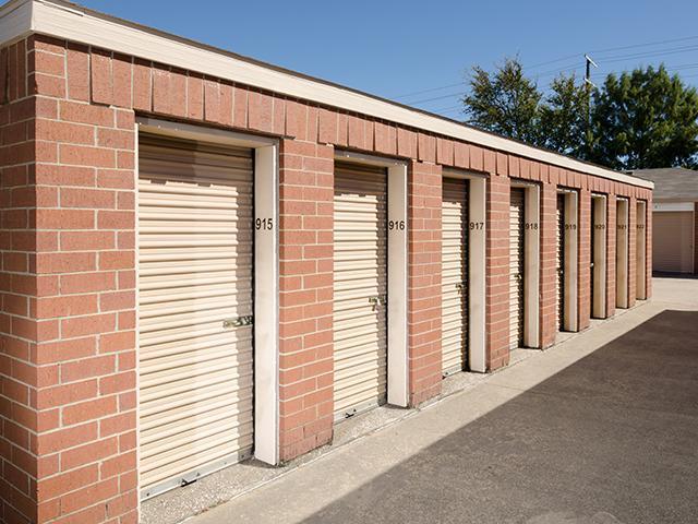 Various size storage units at GARLAND with cheap rates
