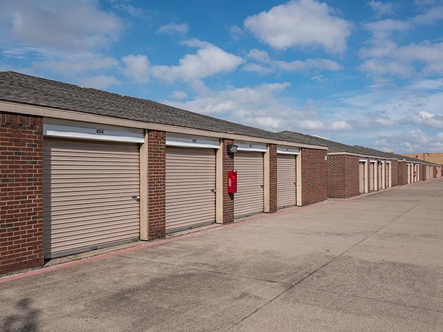 Secure and affordable self storage units at U-STOR SELF STORAGE ARLINGTON, TX