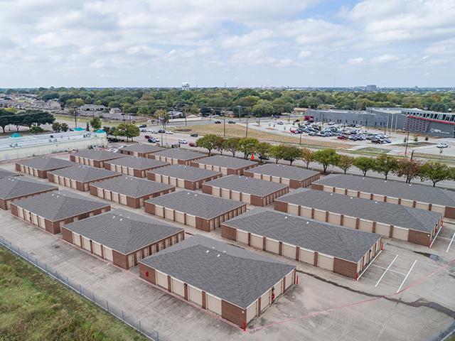 Full overhead view of U-STOR SELF STORAGE ARLINGTON, TX layout and unit rows