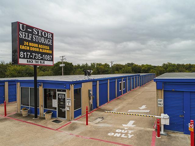 Entrance view of U-STOR SELF STORAGE BENBROOK, TX on W Vickery Blvd