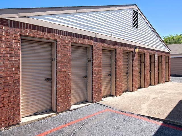 cheap 5x10 self storage unit at U-STOR Dallas, TX. storage units at U-STOR Dallas, TX — ideal for furniture, boxes, and more