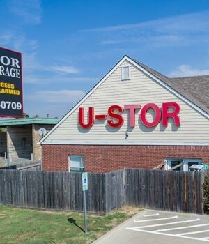 Main entrance of U-STOR SELF STORAGE DALLAS, TX at 4116 S Walton Walker Blvd