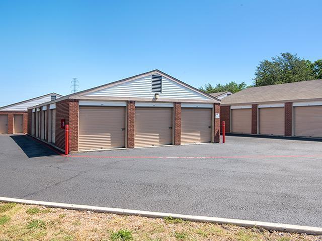 Variety of self storage unit sizes available at U-STOR Dallas, TX. Choose from multiple unit sizes to match your storage requirements. Whether you need a small space for a few boxes or a large unit for household furniture, U-STOR Dallas offers flexible options designed to fit your specific storage needs.