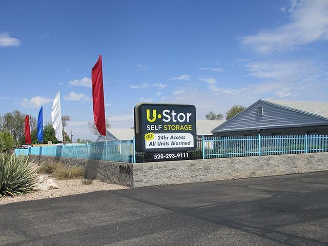 Street-facing entrance of U-STOR SELF STORAGE La Cholla in Tucson, AZ