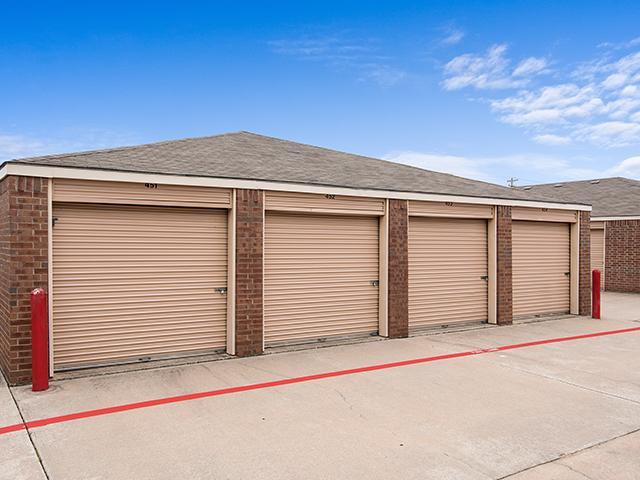 cheap, Clean and secure 10x15 self storage unit at U-STOR SELF STORAGE OKLAHOMA CITY, OK . 10x15 storage unit for personal and business use at U-STOR OKLAHOMA CITY This spacious 10x15 self storage unit provides plenty of room for household furniture, office storage space, or inventory. U-STOR SELF STORAGE OKLAHOMA CITY, OK offers affordable storage units with secure facilities to protect your belongings.