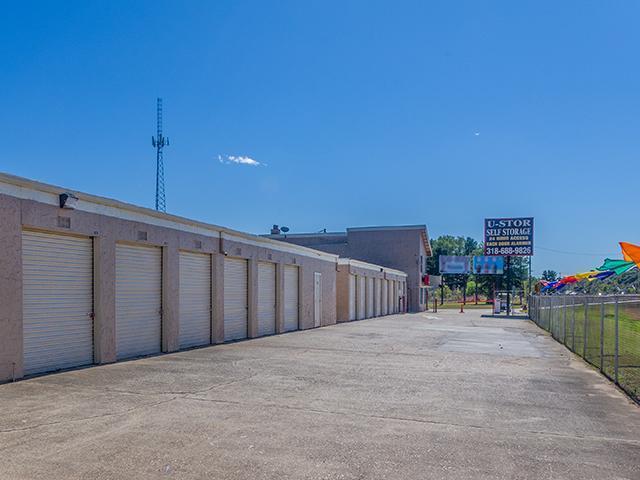 Main entrance of U-STOR SELF STORAGE OKLAHOMA CITY, OK on N Meridian Ave