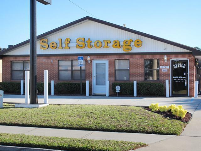 onvenient drive-up self storage units with roll-up doors and wide lanes